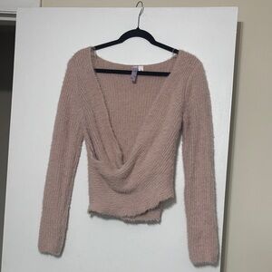LPA Women's V-Neck Sweater in Soft Beige